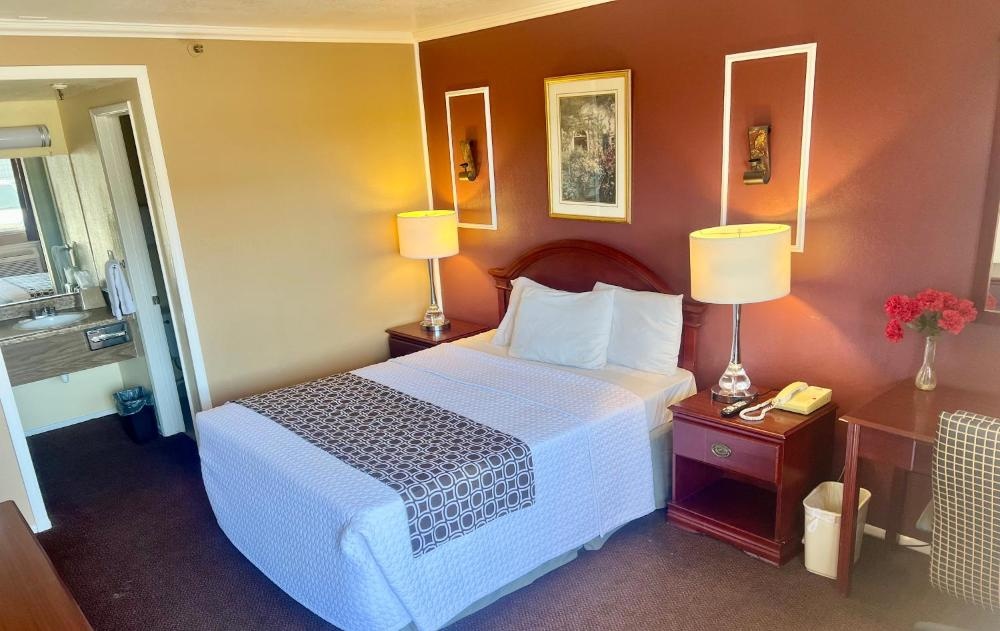 Park Avenue Inn & Suites